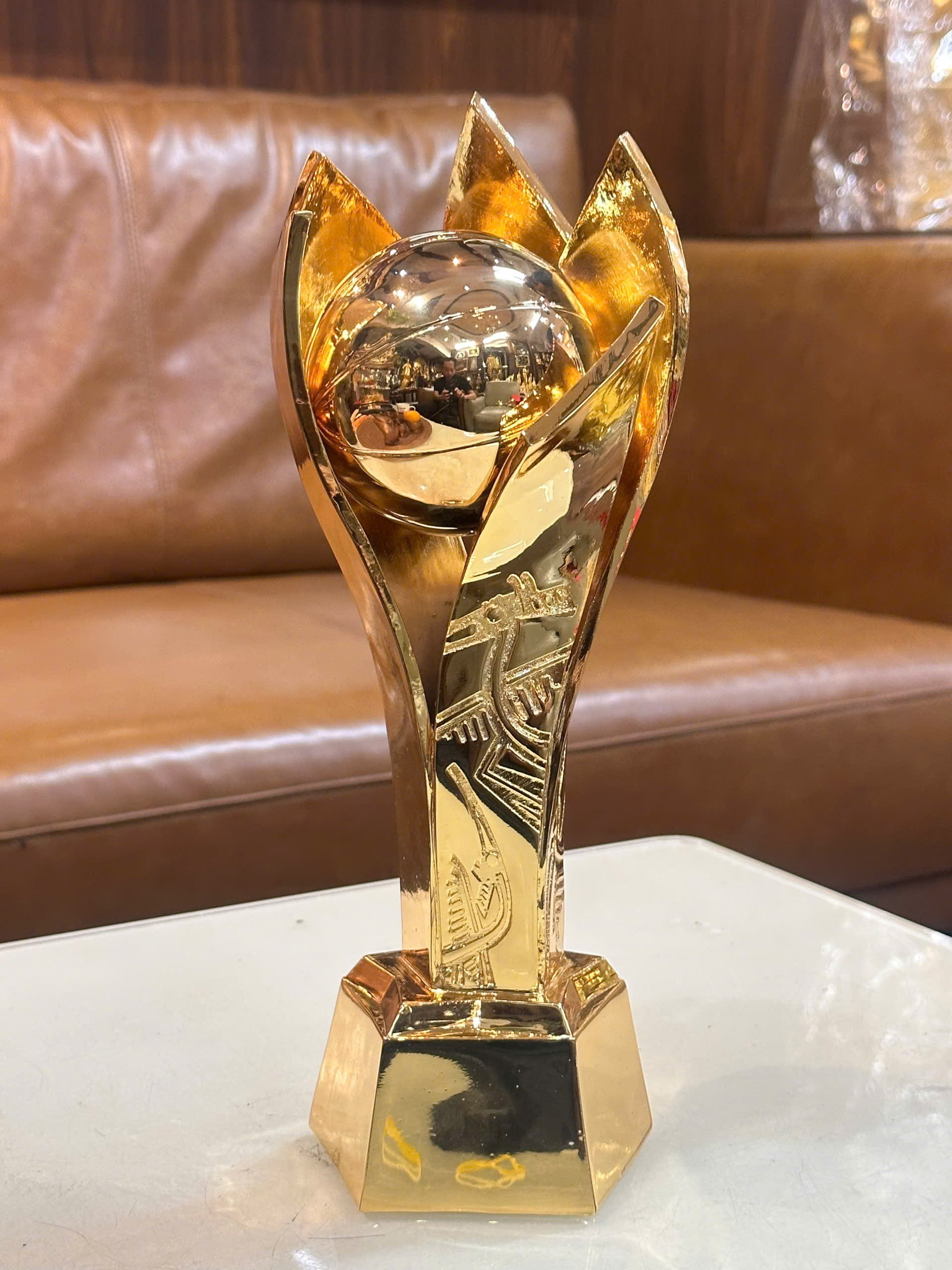 Chế tác Cup bóng rổ bằng đồng mạ vàng 