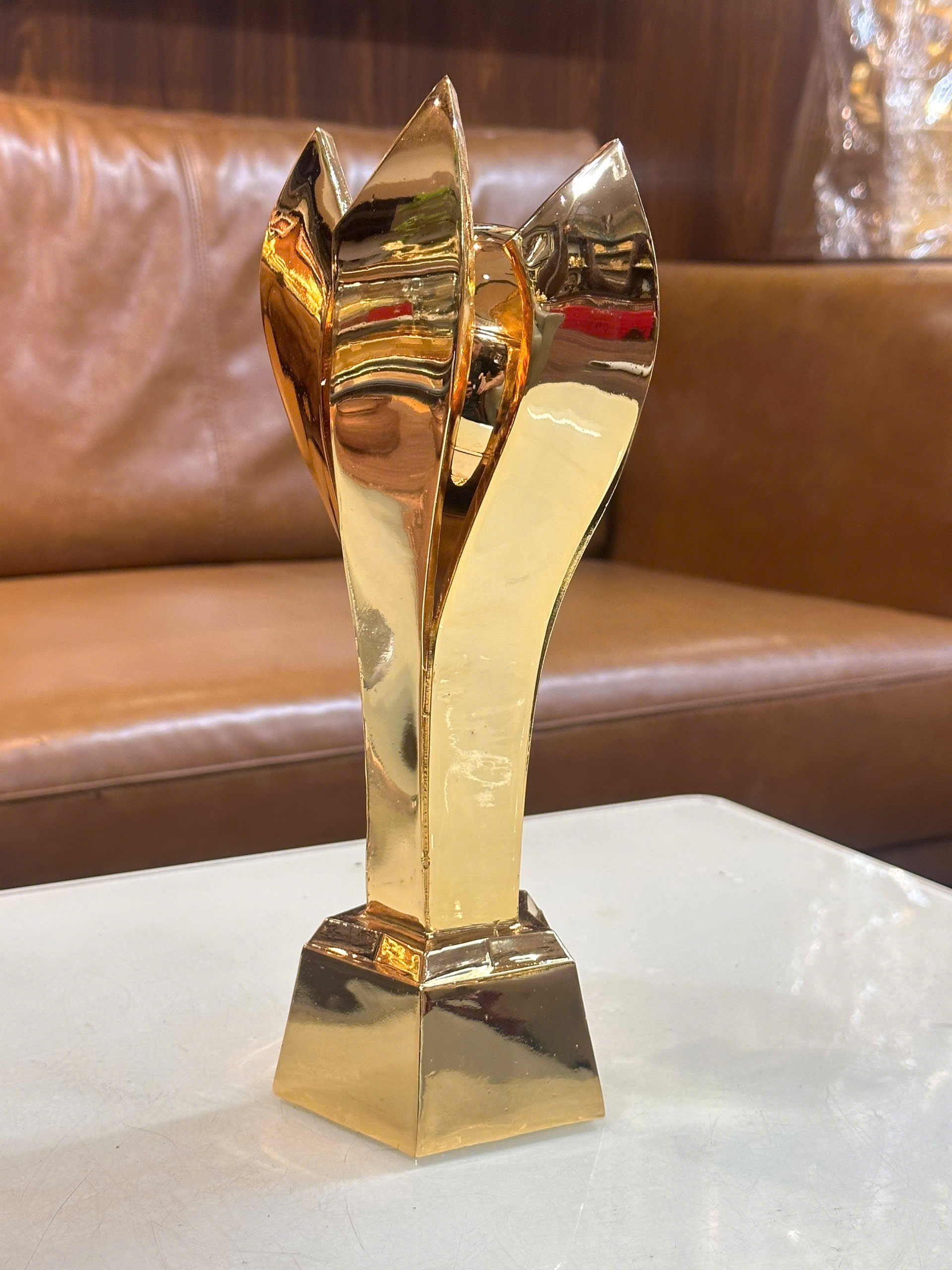 Chế tác Cup bóng rổ bằng đồng mạ vàng 