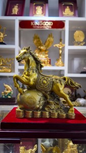 Tượng Thần Mã Khai Vận – Ngựa phong thủy chiêu tài lộc
