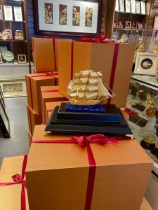 Tại sao Thuyền buồm mạ vàng là món quà đầu năm được săn đón nhất?