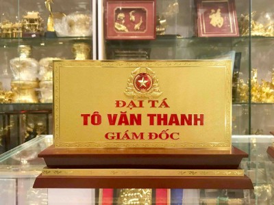 Thiết Kế & Chế Tác Biển Chức Danh Bằng Đồng – Quà Tặng Sang Trọng Dành Cho Lãnh Đạo Mới Nhậm Chức