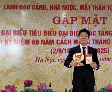 Biểu trưng mạ vàng – Dấu ấn kỷ niệm 80 năm ngày Bác Hồ đọc bản Tuyên Ngôn Độc Lập