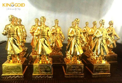 Tượng Trần Hưng Đạo Mạ Vàng: Món Quà Ý Nghĩa Cho Doanh Nghiệp