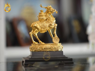 Tượng Tuần Lộc Đồng Mạ Vàng: Biểu Tượng May Mắn Và Tài Lộc