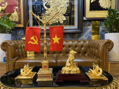 Thiết kế biển chức danh, linh vật bàn làm việc lãnh đạo cao cấp