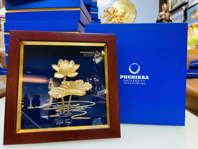 Hoàn thiện 500 tranh sen vàng cao cấp – Quà tặng ý nghĩa cho Đại học Phenikaa