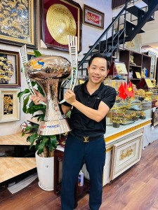 Thiết kế & Chế tác Siêu Cúp Bóng Đá Quốc Gia – Siêu phẩm đồng mạ bạc, họa tiết trống đồng