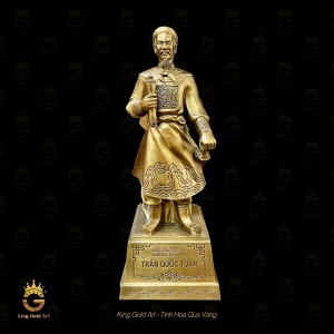 Tượng Hưng Đạo Đại Vương Trần Quốc Tuấn đồng vàng