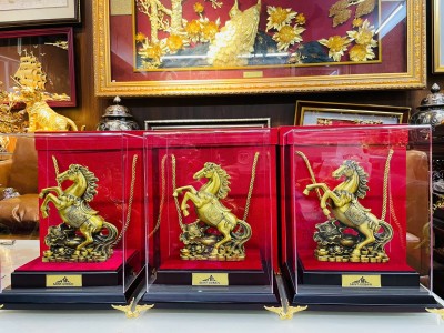 Ngựa Vàng Tài Lộc: Quà Tết Doanh Nghiệp 2026 Sang Trọng & Tinh Tế Cho Đối Tác
