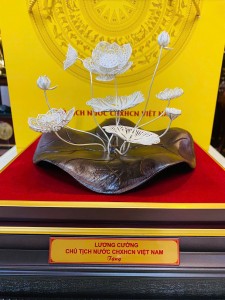 Sen bạc thủ công: Quà tặng văn hóa ý nghĩa từ King Gold Art