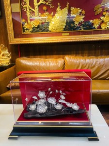 Chế Tác Chậu Hoa Sen Bạc: Quà Tặng Văn Hóa Ngoại giao Sang Trọng