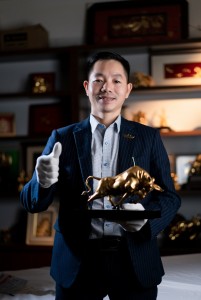 Vì Sao Doanh Nhân Thích Quà Đồng Mạ Vàng 24K?