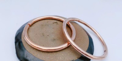 Tại Sao Nên Đeo Vòng Tay Đồng Đỏ Nguyên Chất? Bí Mật Sức Khỏe & Phong Thủy 